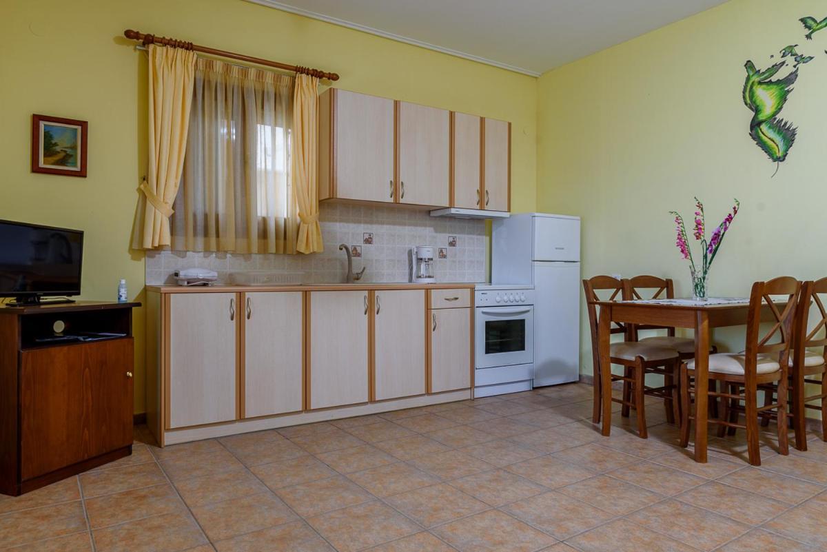 Leonidas Xinovrisi Exterior photo